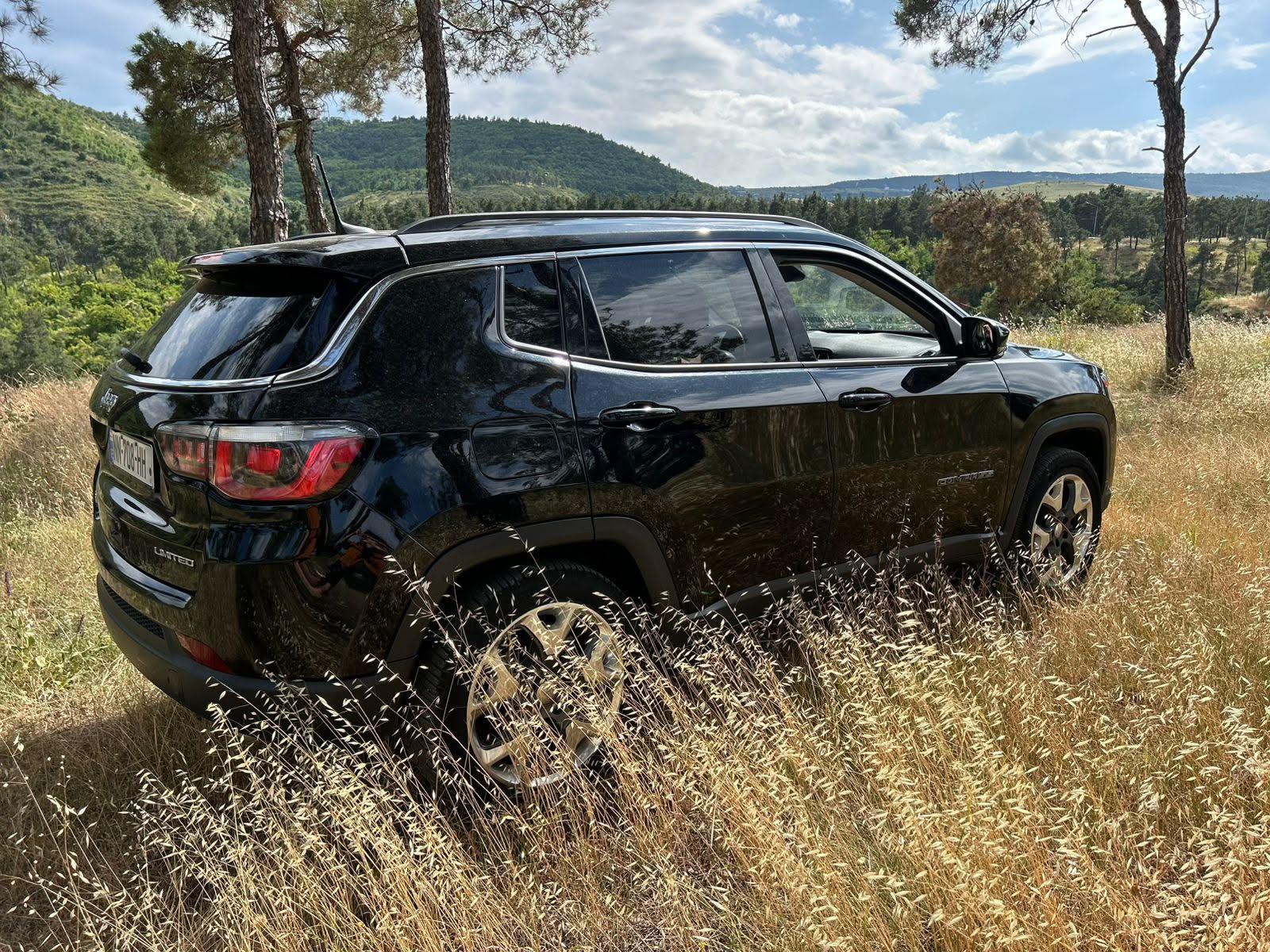 Jeep Compass — exterior view 3