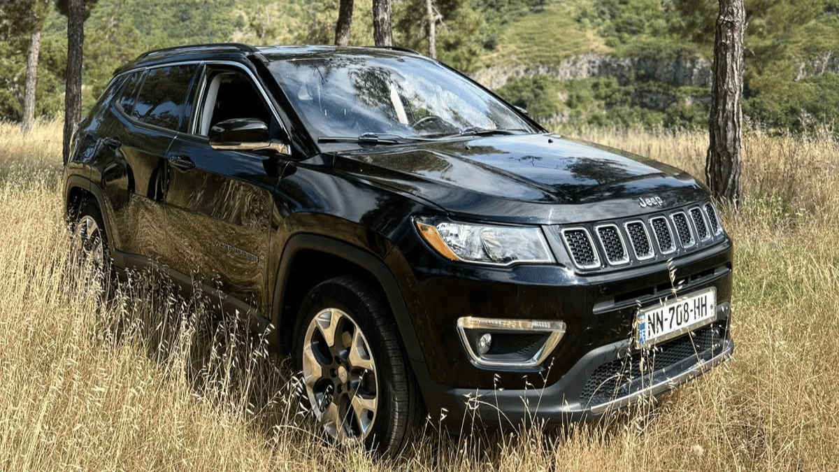 Jeep Compass for rent in Georgia from 50 € per day