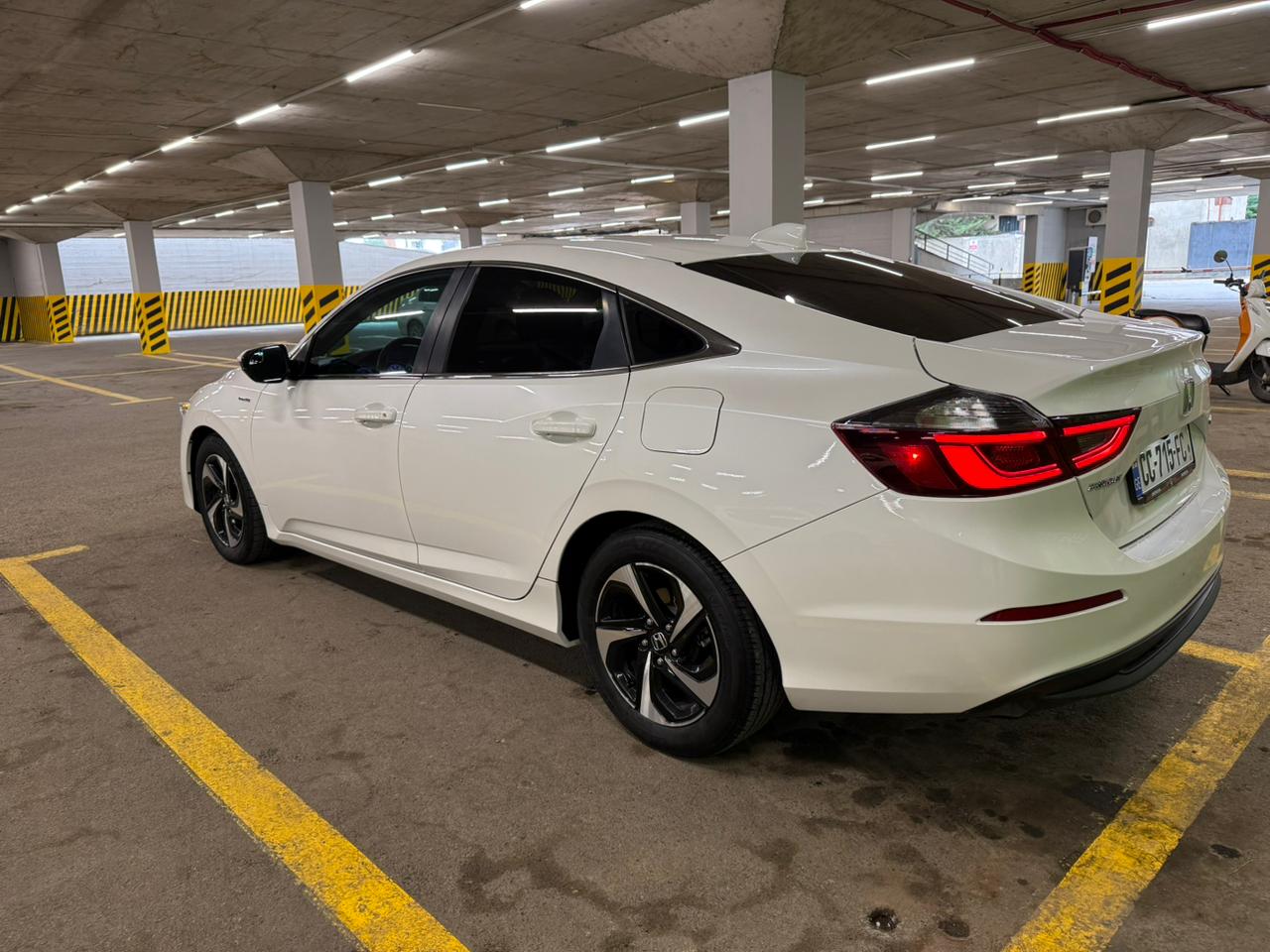 Honda Insight — exterior view 4