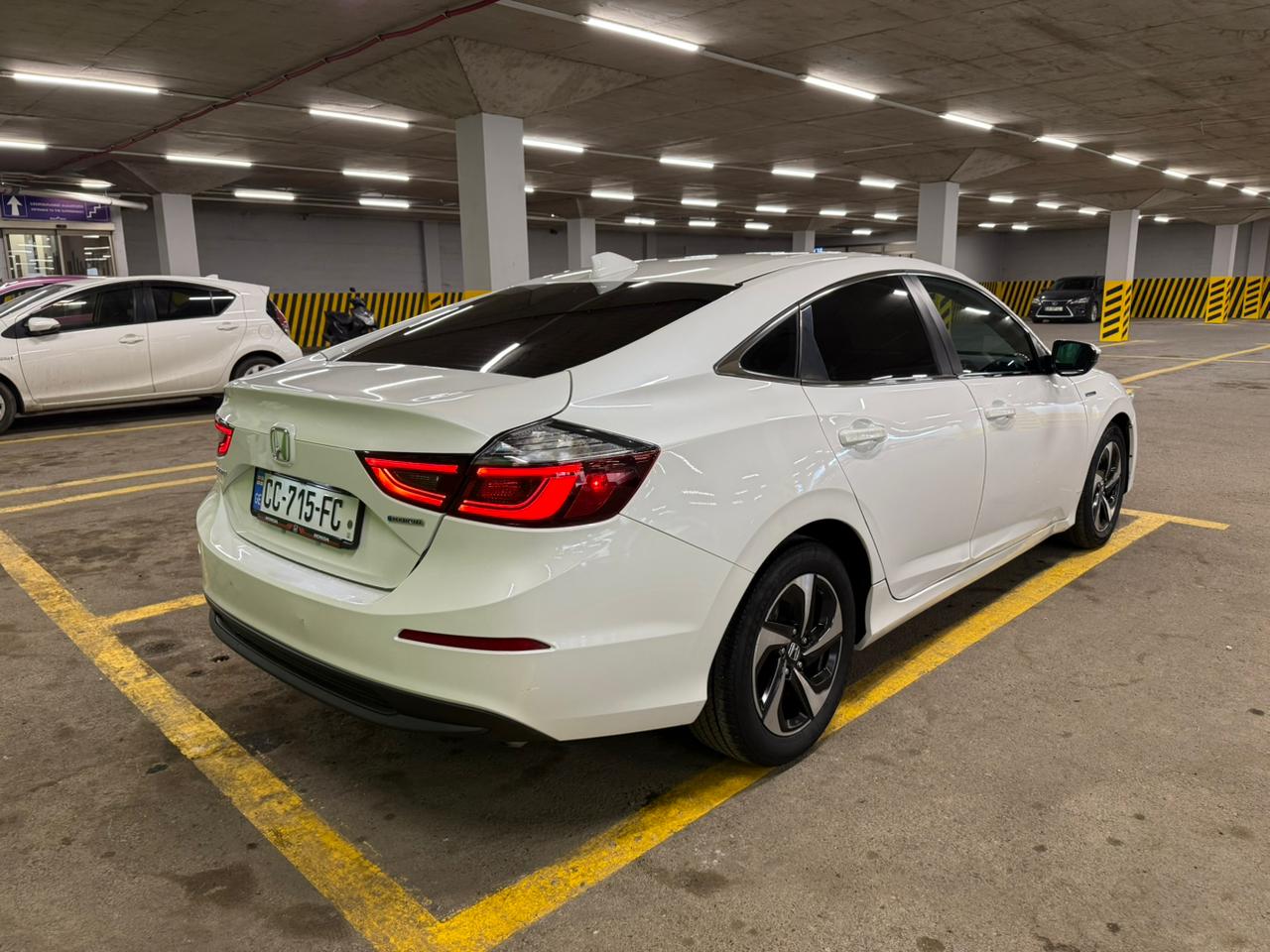 Honda Insight — exterior view 5