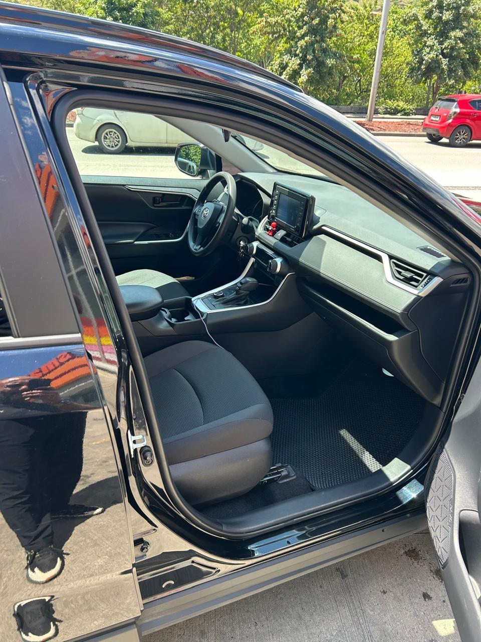 Toyota Rav 4 — exterior view 2