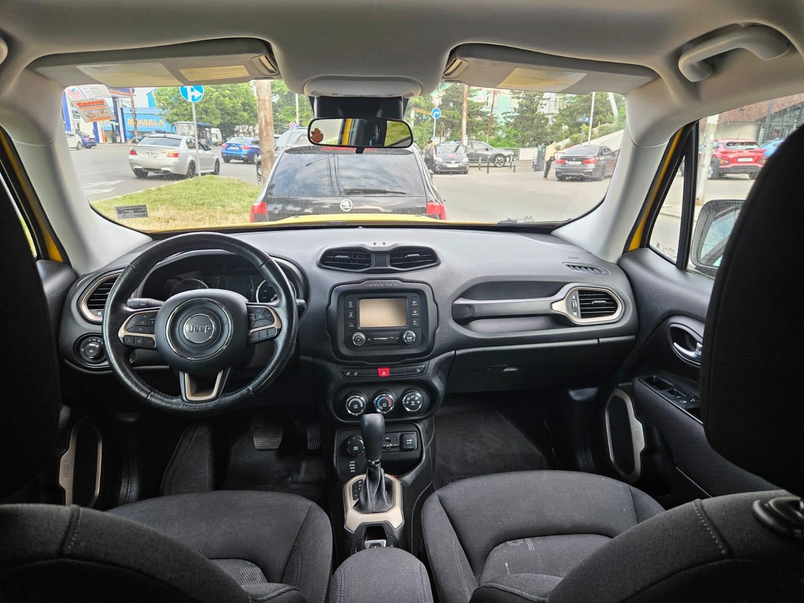 Jeep Renegade — exterior view 9