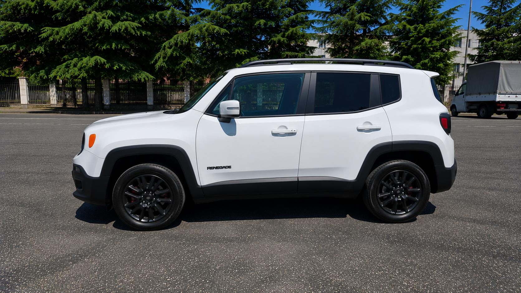Jeep Renegade — exterior view 2