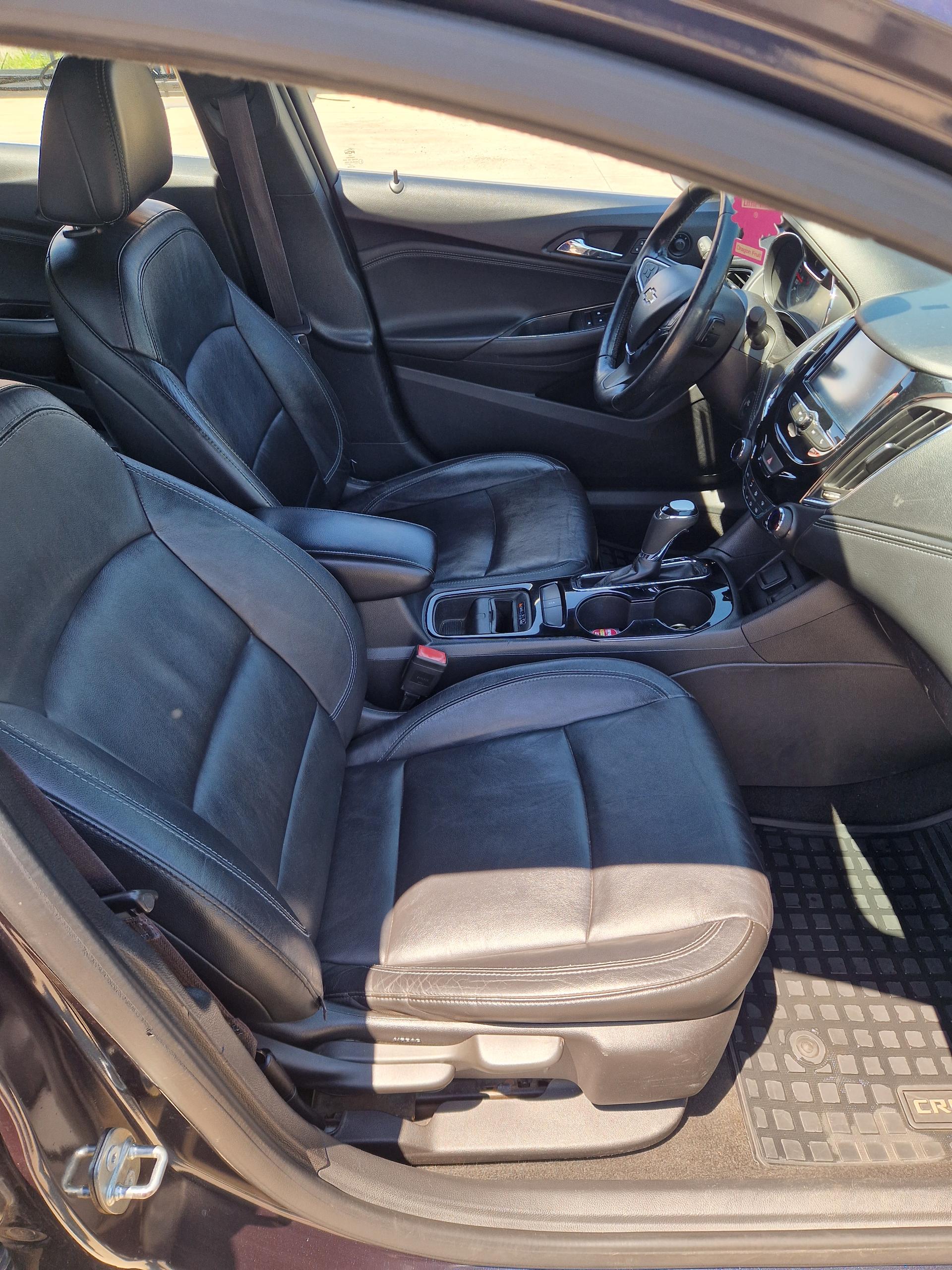 Chevrolet cruze — exterior view 3