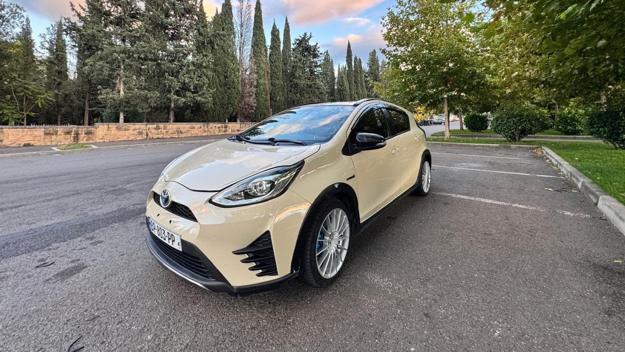 Toyota Prius C for rent in Georgia from 30 € per day