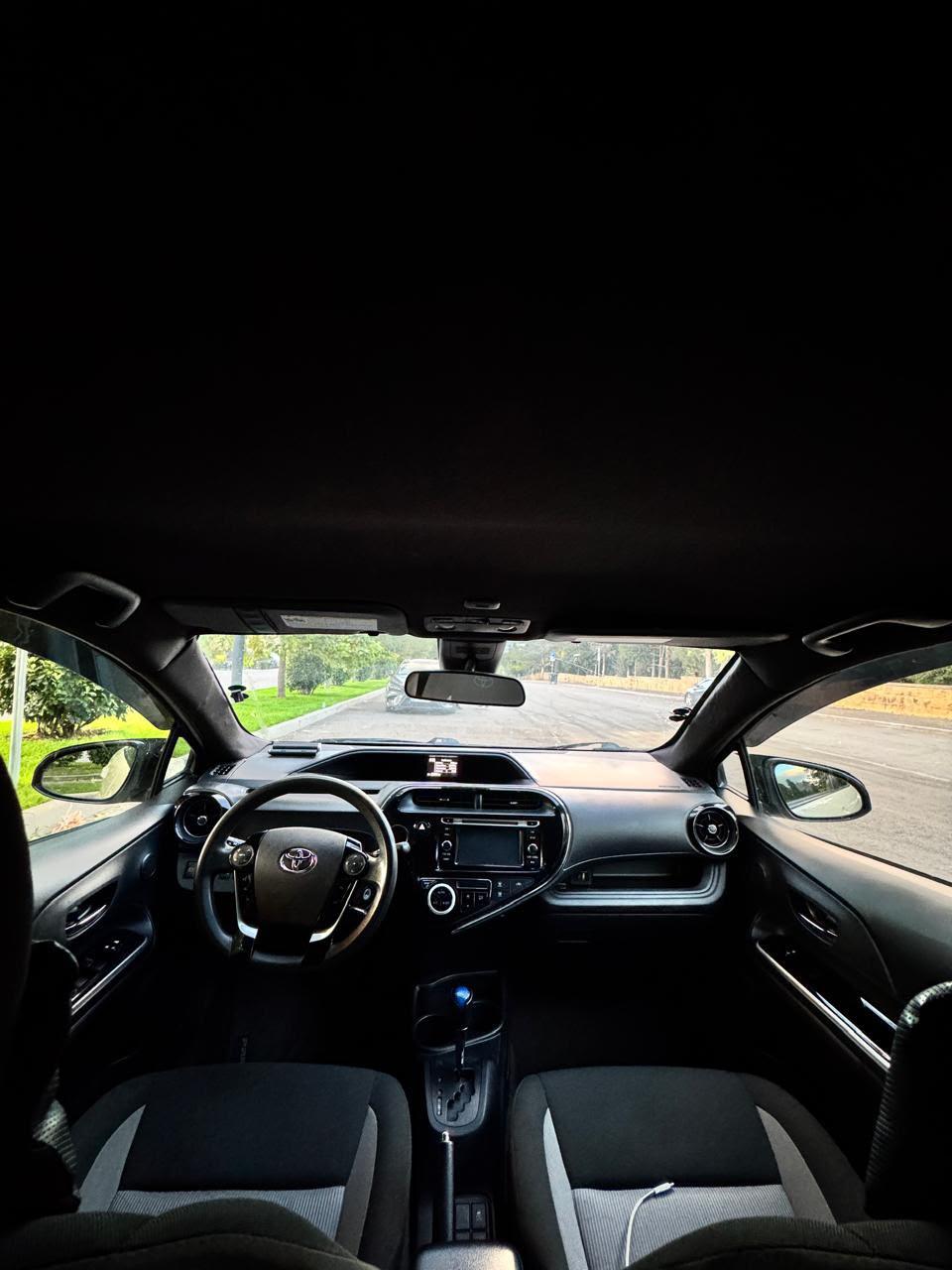 Toyota Prius C — exterior view 5
